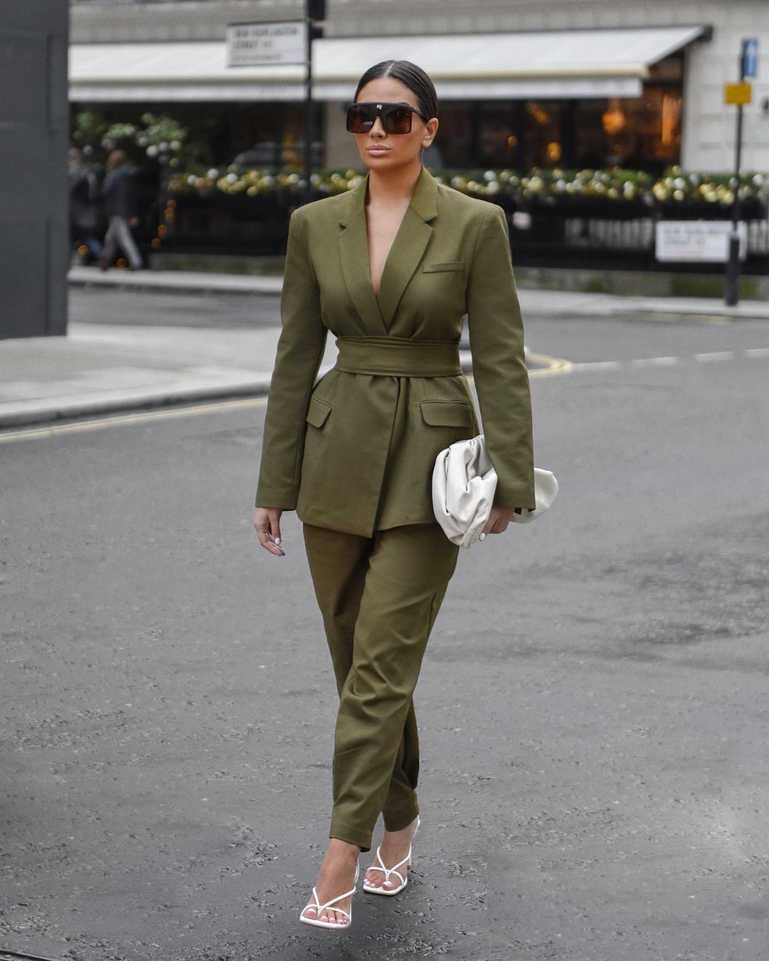 Olive green linen-blend suit for business casual Olive green linen-blend suit for business casual — Green Outfits