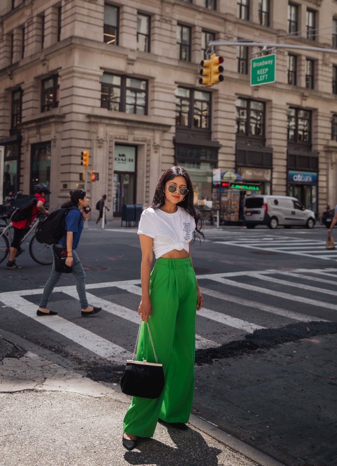 Bright green wide leg trousers with a white cropped t-shirt Bright green wide leg trousers with a white cropped t-shirt — Green Pants Outfits