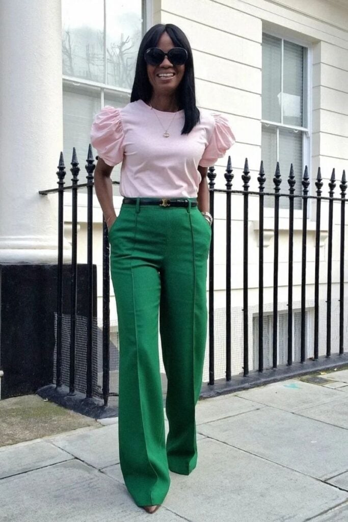 Bright green wide leg trousers with a pink short-sleeve top Bright green wide leg trousers with a pink short-sleeve top — Green Pants Outfits