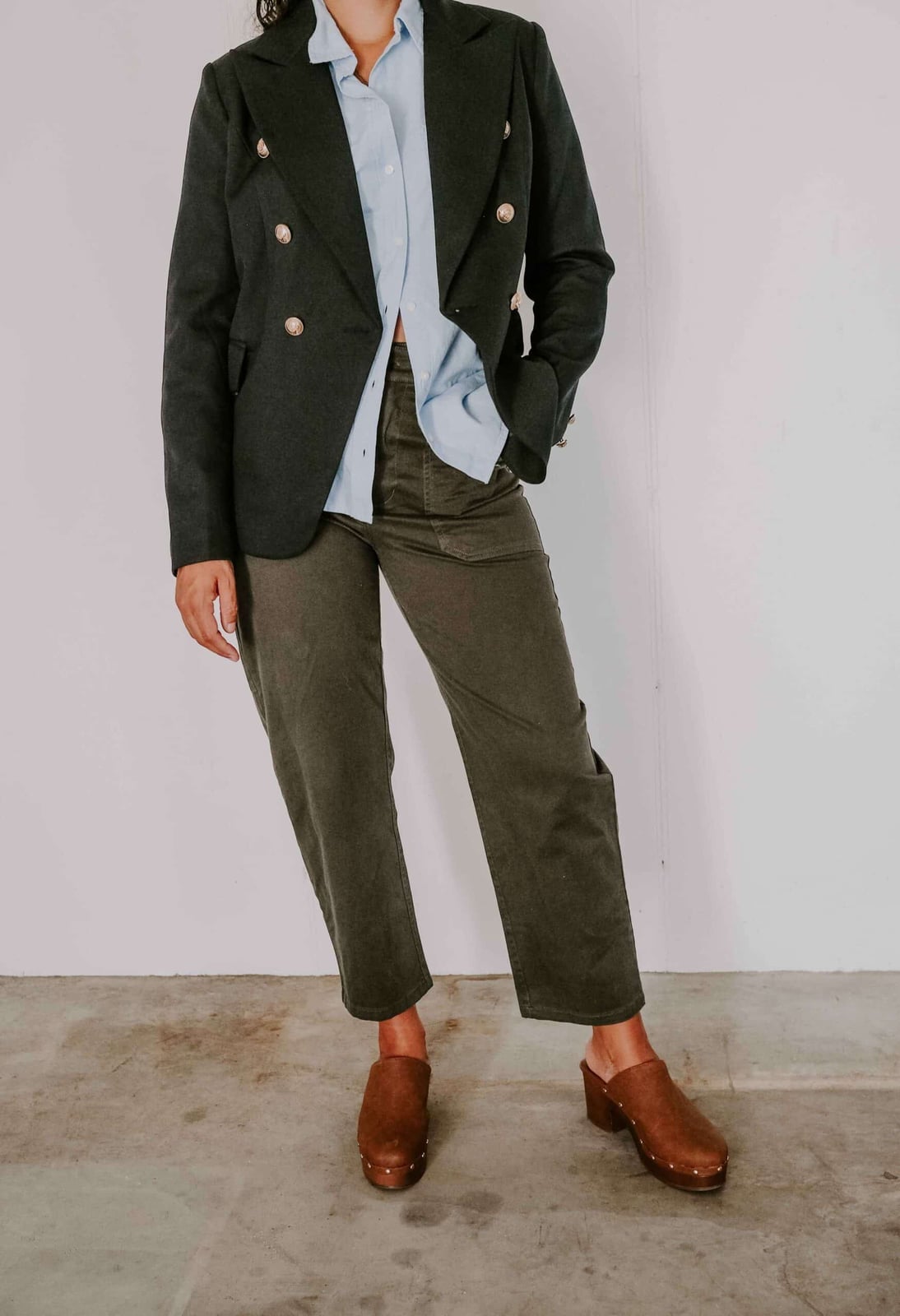 Dark green straight leg trousers with a light blue shirt, Brown Clogs Dark green straight leg trousers with a light blue shirt, Brown Clogs — Green Pants Outfits