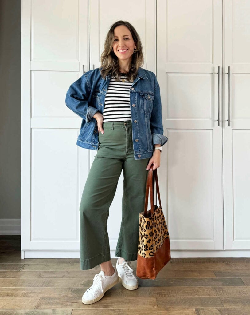 Olive green wide leg pants with a striped t-shirt, Everyday Version Olive green wide leg pants with a striped t-shirt, Everyday Version — Green Pants Outfits