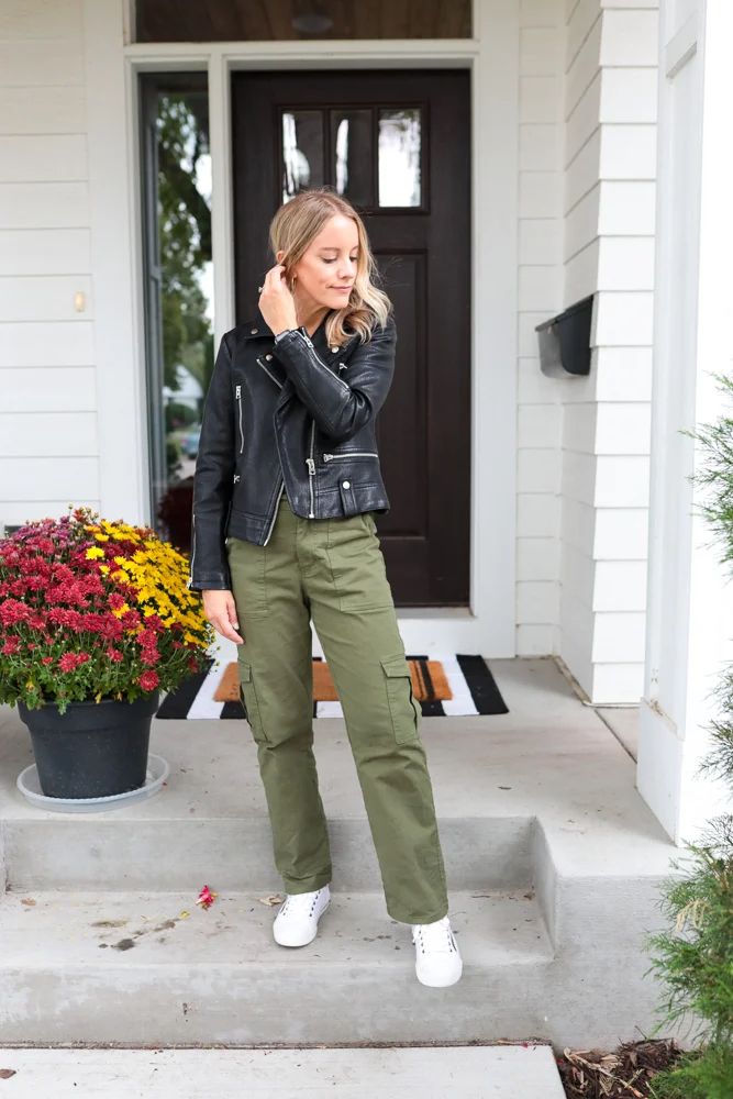 Olive green cargo pants with a black moto jacket Olive green cargo pants with a black moto jacket — Green Pants Outfits