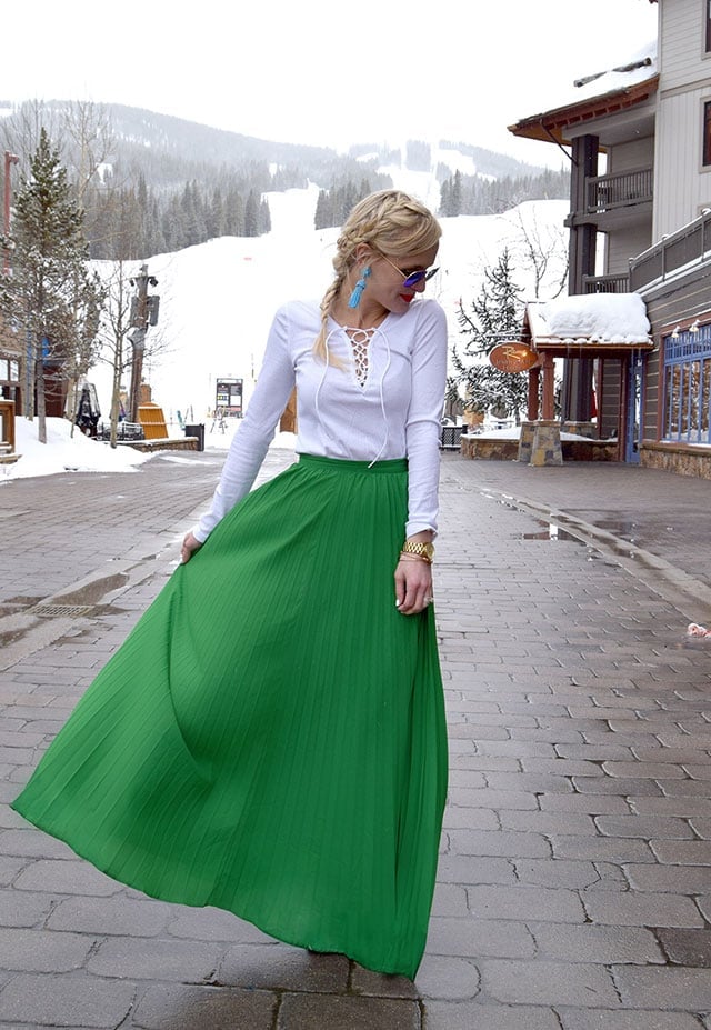 Forest Green Pleated Maxi Skirt With Lace-Up Top Forest Green Pleated Maxi Skirt With Lace-Up Top — Green Skirt Outfit