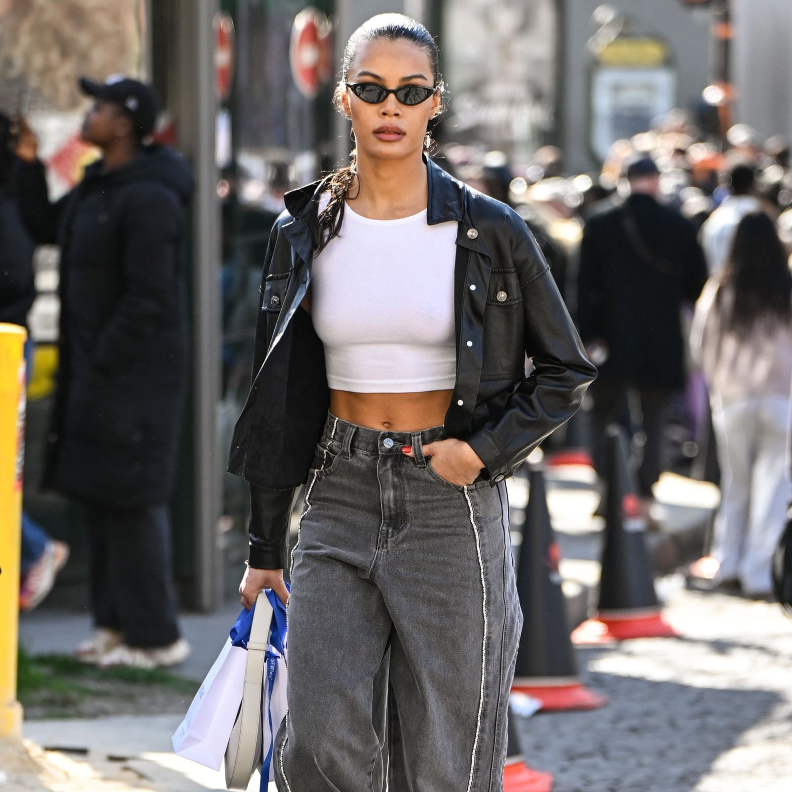 Gray Wide Leg Jeans With Cropped White Tee And Leather Jacket Gray Wide Leg Jeans With Cropped White Tee And Leather Jacket — Grey Jeans Outfits