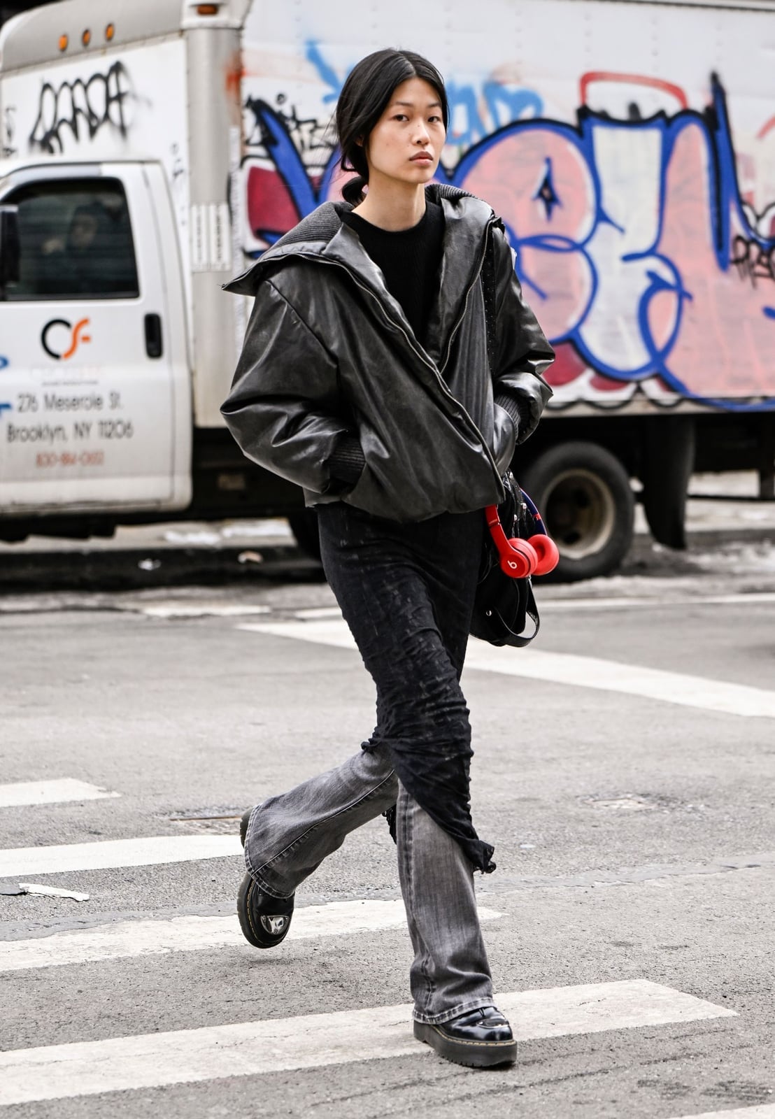 Distressed Gray Jeans With Oversized Leather Puffer And Black Sweater Distressed Gray Jeans With Oversized Leather Puffer And Black Sweater — Grey Jeans Outfits