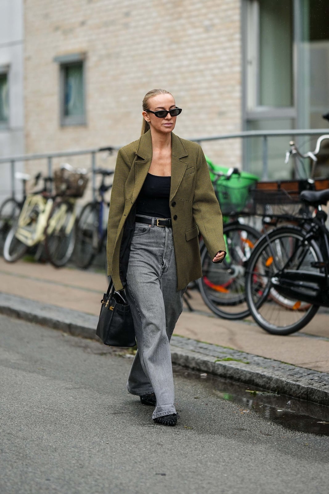 Gray Relaxed Fit Jeans With Olive Green Blazer And Black Tank Gray Relaxed Fit Jeans With Olive Green Blazer And Black Tank — Grey Jeans Outfits
