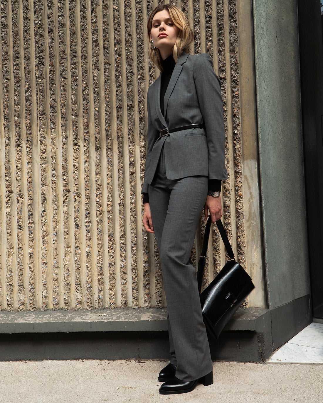 Business Casual Gray Suit With Black Turtleneck Business Casual Gray Suit With Black Turtleneck — Grey Pants Outfits