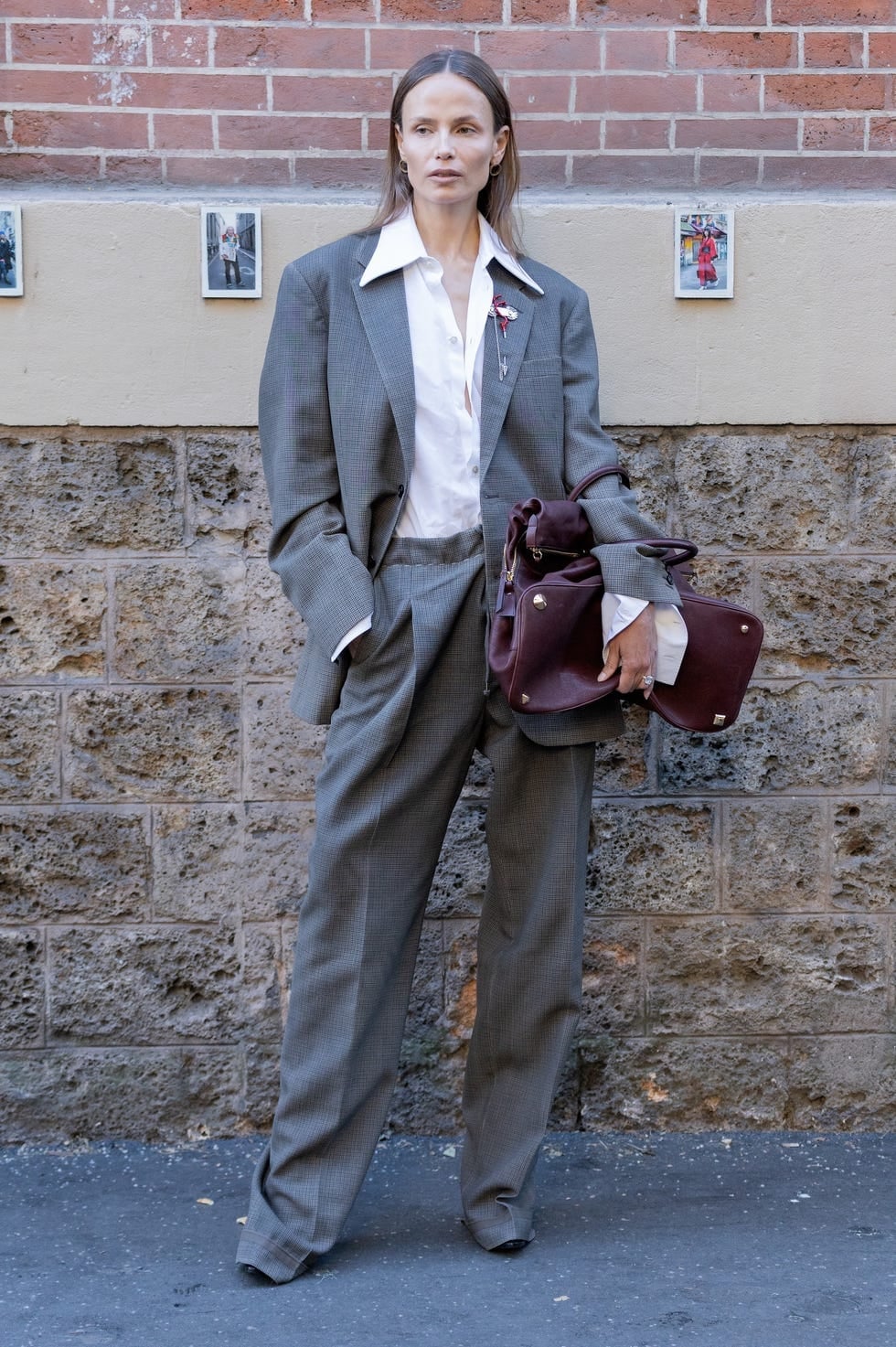Oversized Gray Suit With White Shirt and Heels Oversized Gray Suit With White Shirt and Heels — Grey Pants Outfits