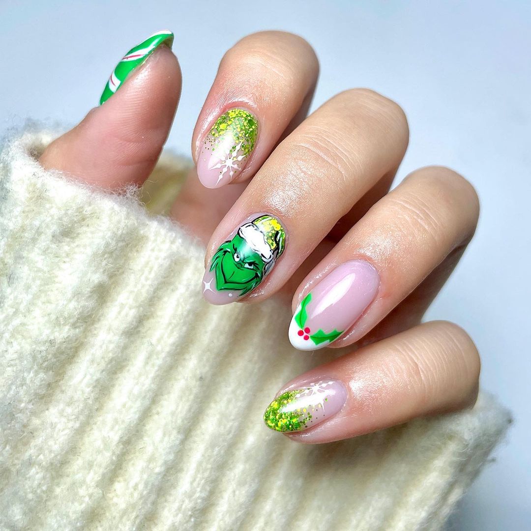 Grinch Face Christmas Oval Nails