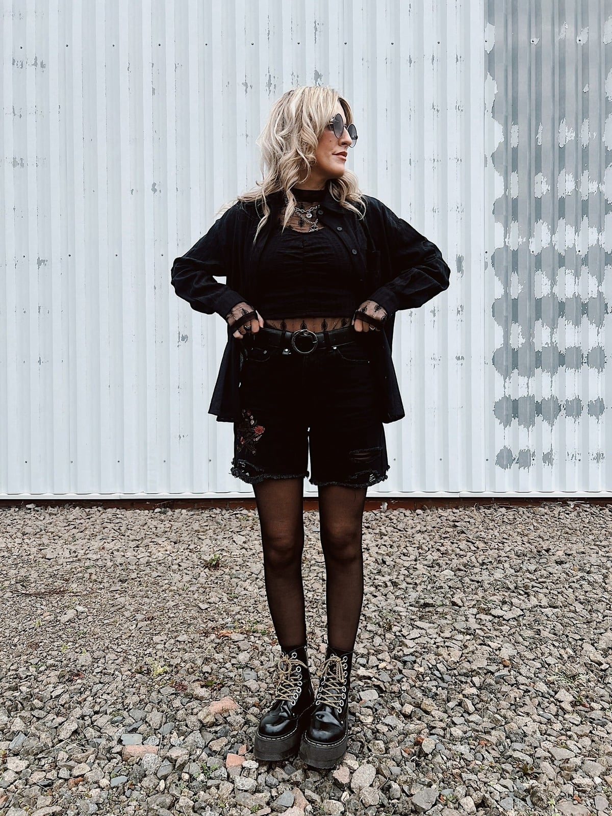 Unbuttoned Shirt Lace Top Distressed Shorts Unbuttoned Shirt Lace Top Distressed Shorts — Grunge Outfits