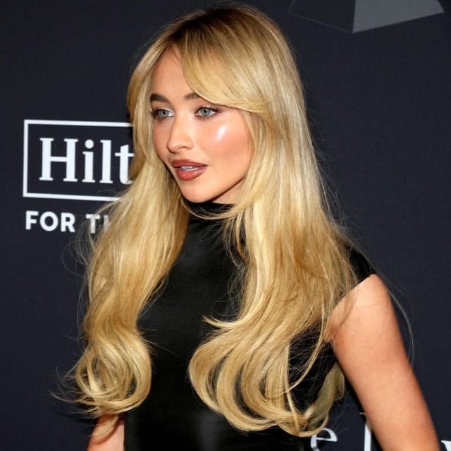 Mid-Back Wavy Blonde With Curtain Bangs, Long Layers Mid-Back Wavy Blonde With Curtain Bangs, Long Layers — Hair with Bangs