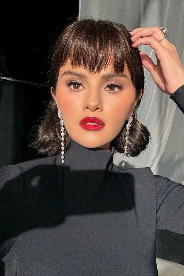 Chin Length Wavy Bob With Blunt Fringe Chin Length Wavy Bob With Blunt Fringe — Hair with Bangs