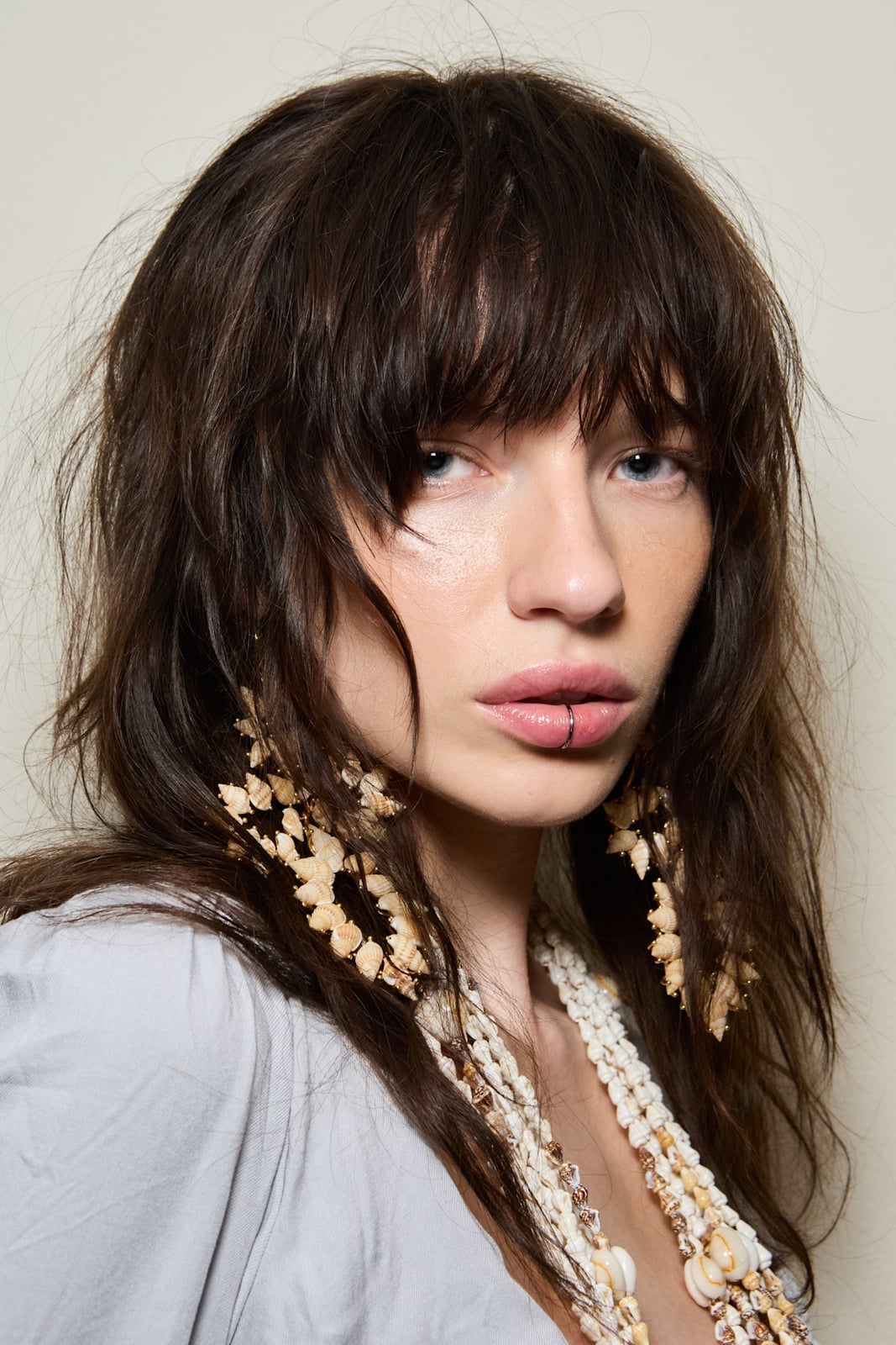 Mid-Back Shag With Full Bangs and Dark Highlights Mid-Back Shag With Full Bangs and Dark Highlights — Hairstyles for Teens