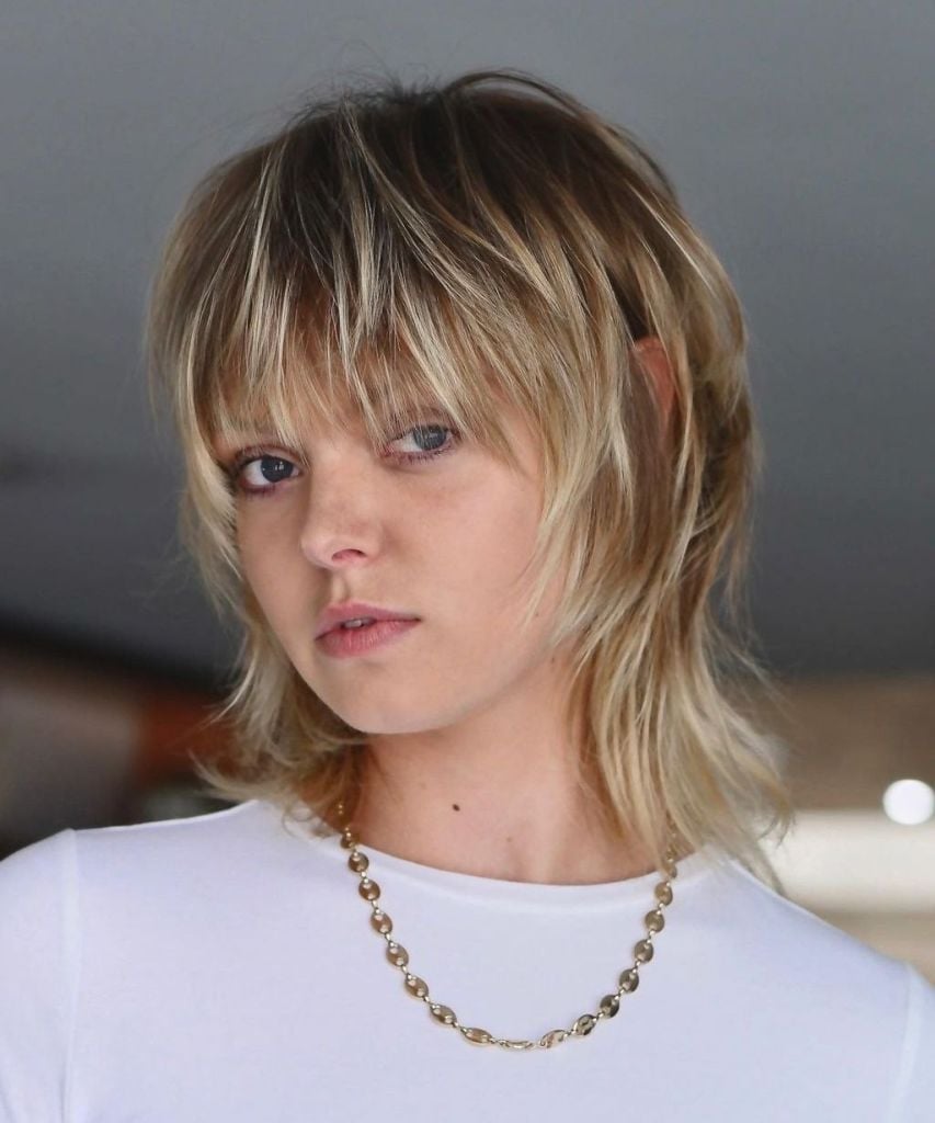 Collarbone Shag With Textured Blowout and Curtain Bangs Collarbone Shag With Textured Blowout and Curtain Bangs — Hairstyles for Teens