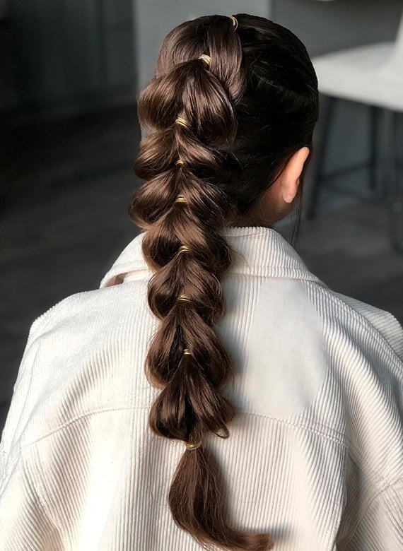 Mid-Back Bubble Braid With Gold Elastics Mid-Back Bubble Braid With Gold Elastics — Hairstyles for Teens
