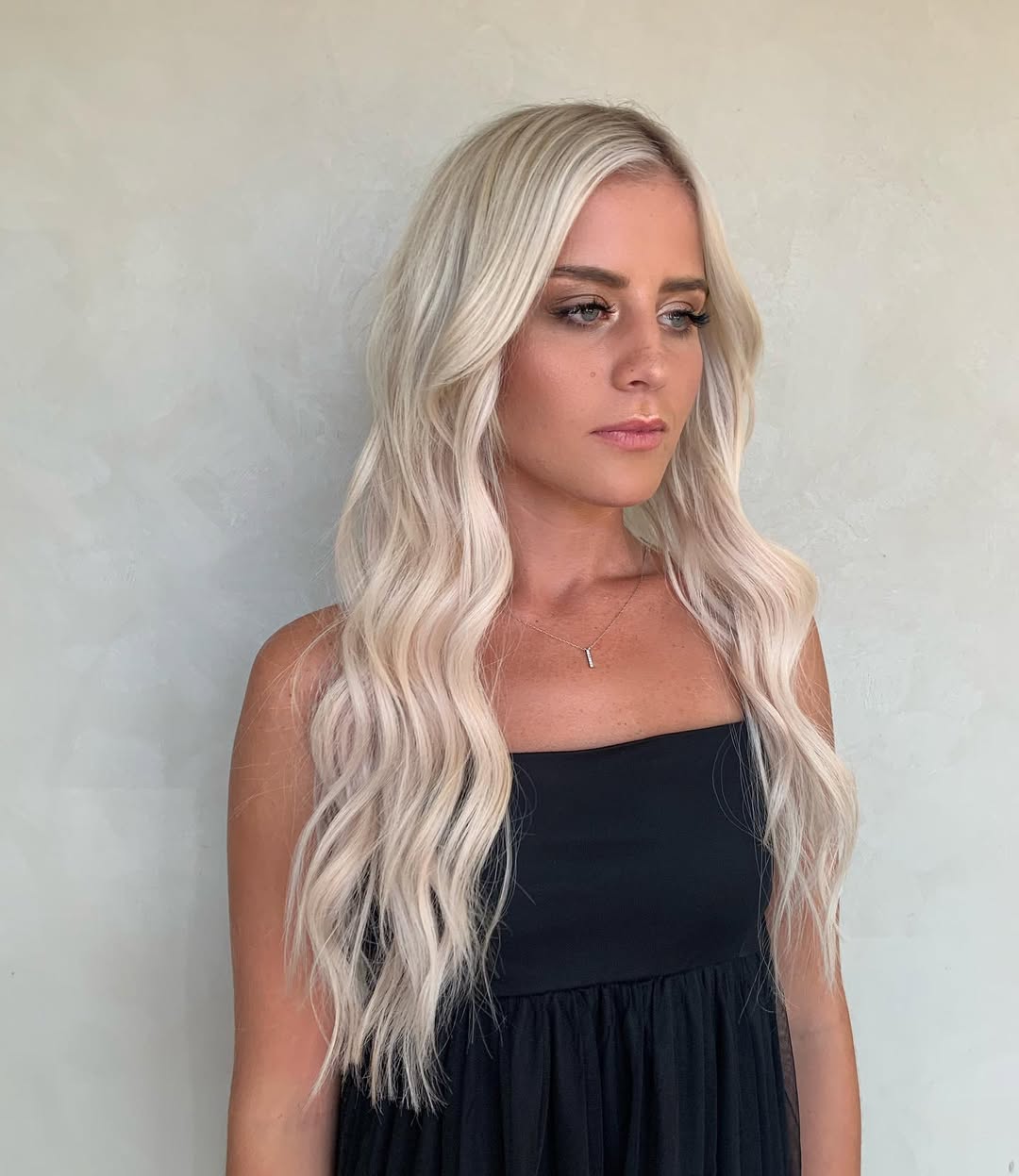 Collarbone Blonde With Balayage and Curtain Bangs Collarbone Blonde With Balayage and Curtain Bangs — Hairstyles for Teens