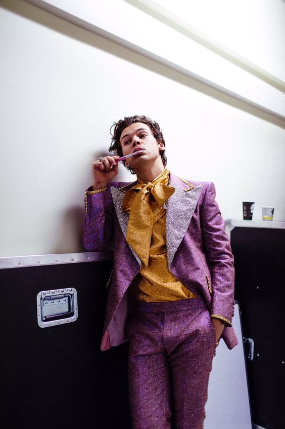 Purple Sequined Suit and Gold Bow-Tie Blouse Purple Sequined Suit and Gold Bow-Tie Blouse — Harry Styles Outfits