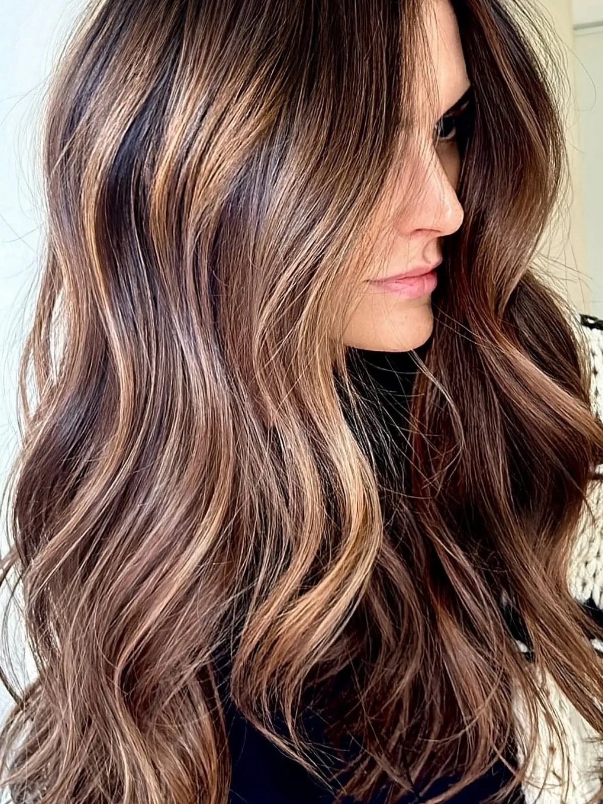 Collarbone Medium Brown With Subtle Highlights Collarbone Medium Brown With Subtle Highlights — Highlights on Brown Hair