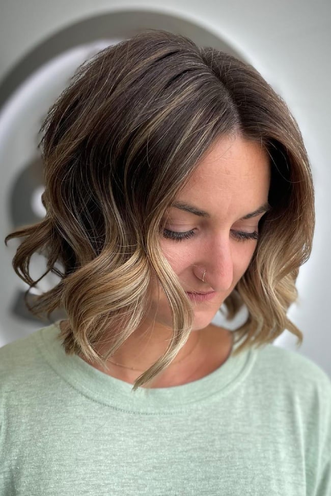 Collarbone Dark Brown Bob With Blonde Highlights and Curtain Bangs Collarbone Dark Brown Bob With Blonde Highlights and Curtain Bangs — Highlights on Dark Hair