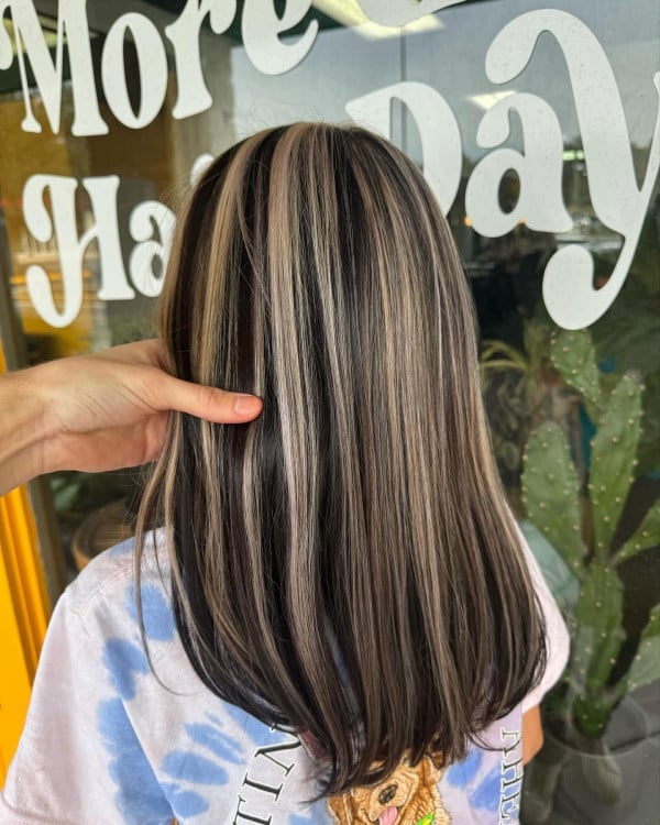 Mid-Back Dark Hair With Platinum Blonde Chunky Highlights Mid-Back Dark Hair With Platinum Blonde Chunky Highlights — Highlights on Dark Hair