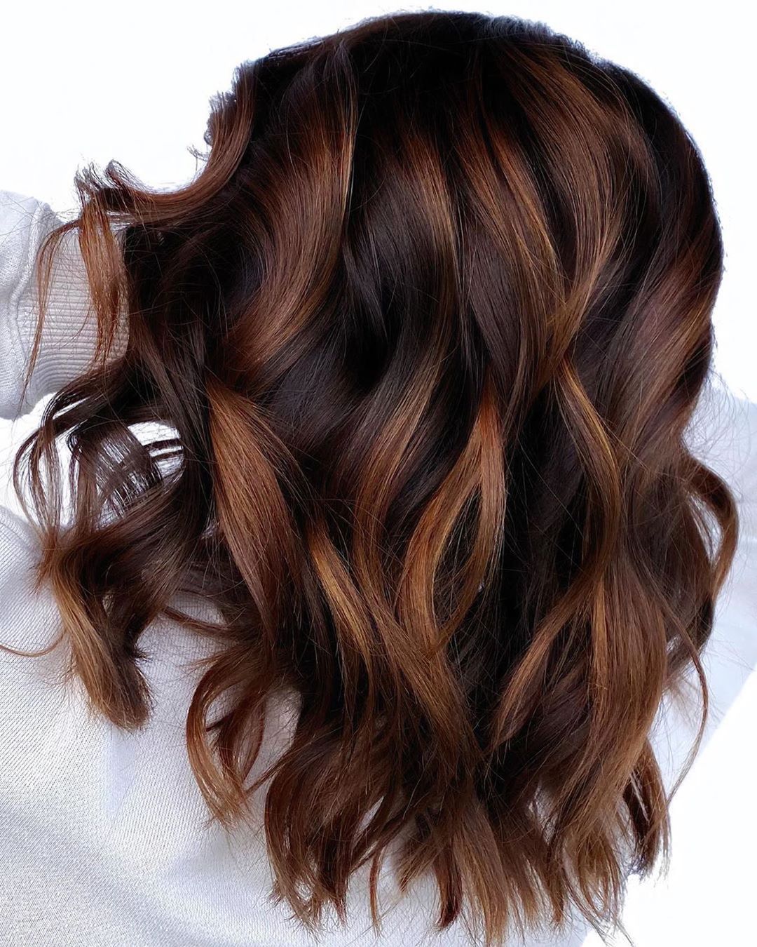 Mid-Back Dark Brown With Bright Blonde Face-Framing Layers Mid-Back Dark Brown With Bright Blonde Face-Framing Layers — Highlights on Dark Hair