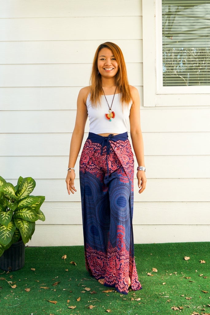 Bohemian Print Wide-Leg Pants With Tank Top, She Also Wears Bracelets Bohemian Print Wide-Leg Pants With Tank Top, She Also Wears Bracelets — Hippie Outfits