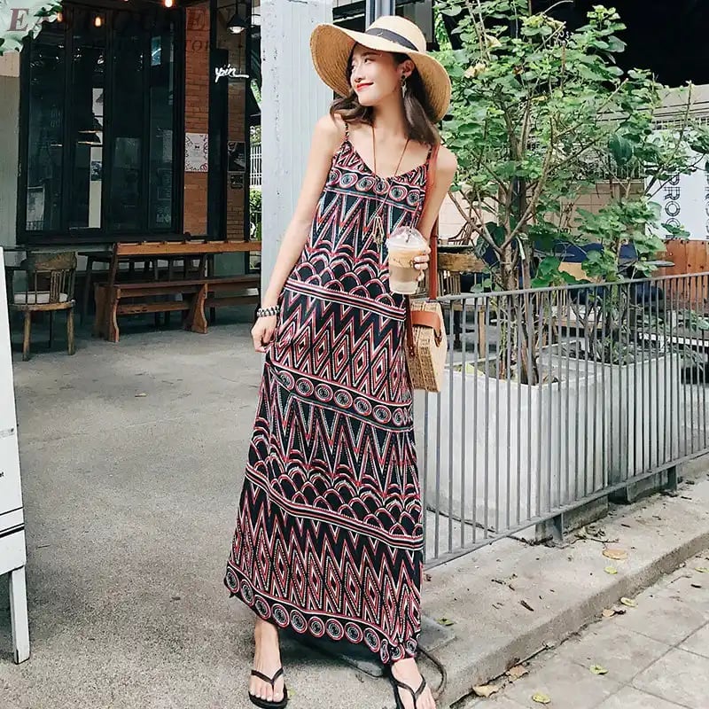 Geometric Print Maxi Dress With Straw Hat Geometric Print Maxi Dress With Straw Hat — Hippie Outfits
