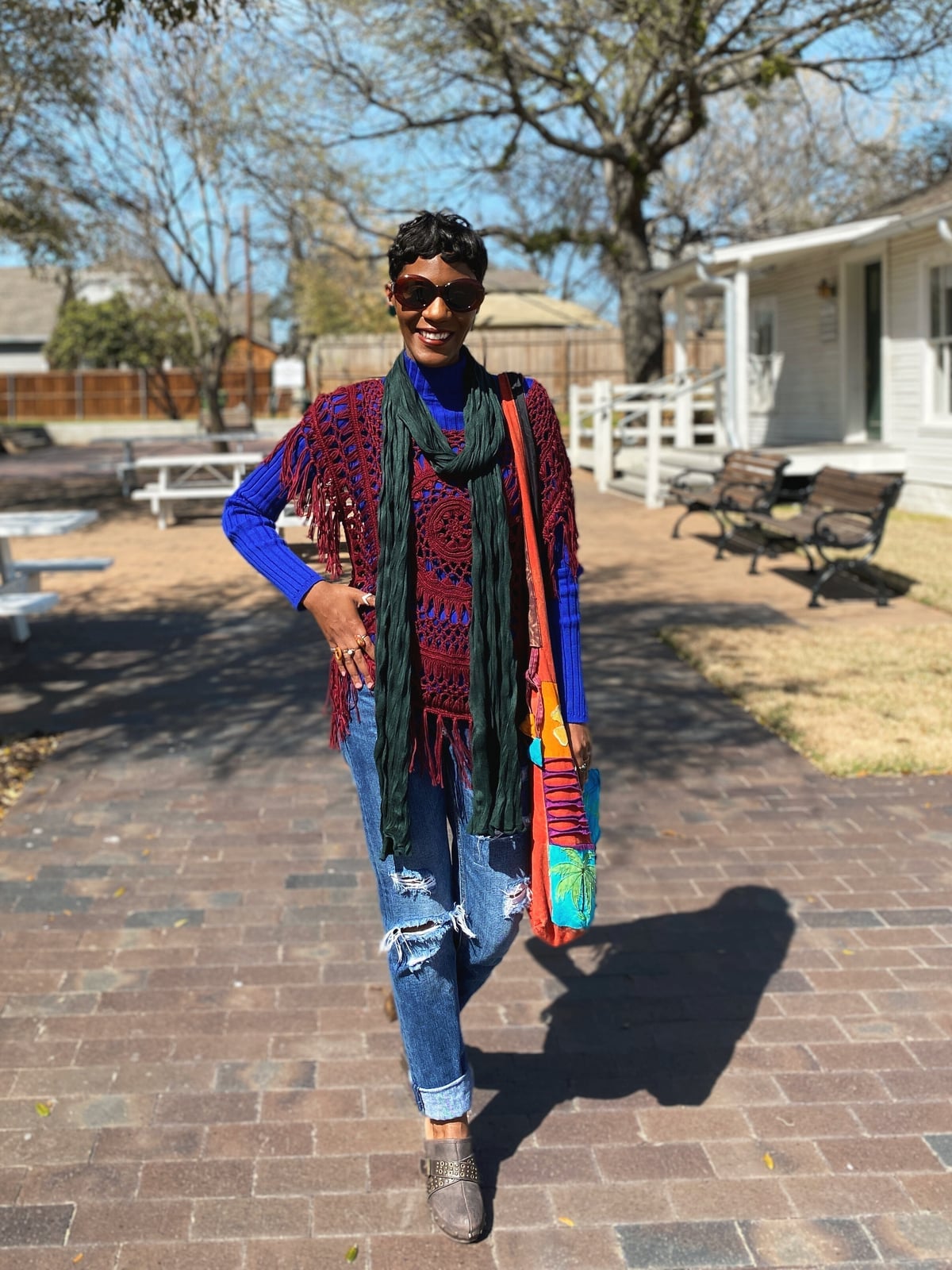Fringe Poncho With Turtleneck And Ripped Jeans Fringe Poncho With Turtleneck And Ripped Jeans — Hippie Outfits