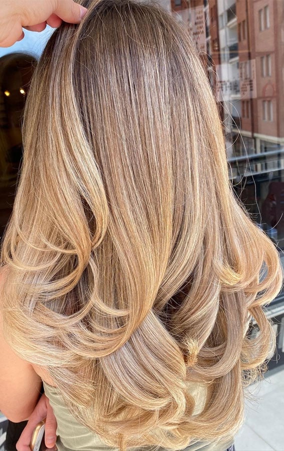 Mid-Back Waves With Dimensional Highlights Mid-Back Waves With Dimensional Highlights — Honey Blonde Balayage