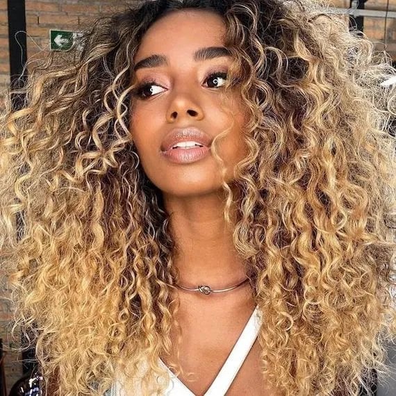 Collarbone Dark Brown With Honey Balayage Collarbone Dark Brown With Honey Balayage — Honey Blonde Balayage