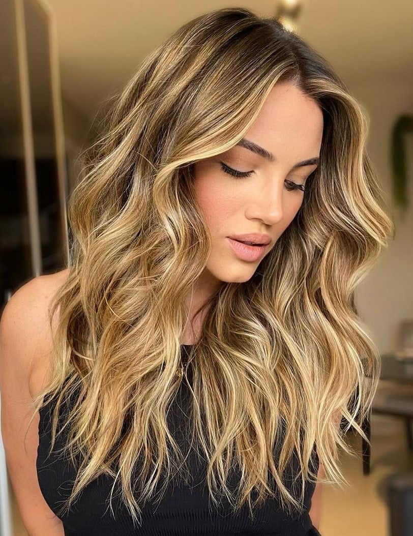 Mid-Back Wavy Hair Air-Dried Balayage Mid-Back Wavy Hair Air-Dried Balayage — Honey Blonde Balayage