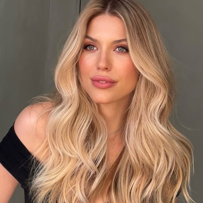 Mid-Back Ash Blonde With Honey Highlights Mid-Back Ash Blonde With Honey Highlights — Honey Blonde Balayage