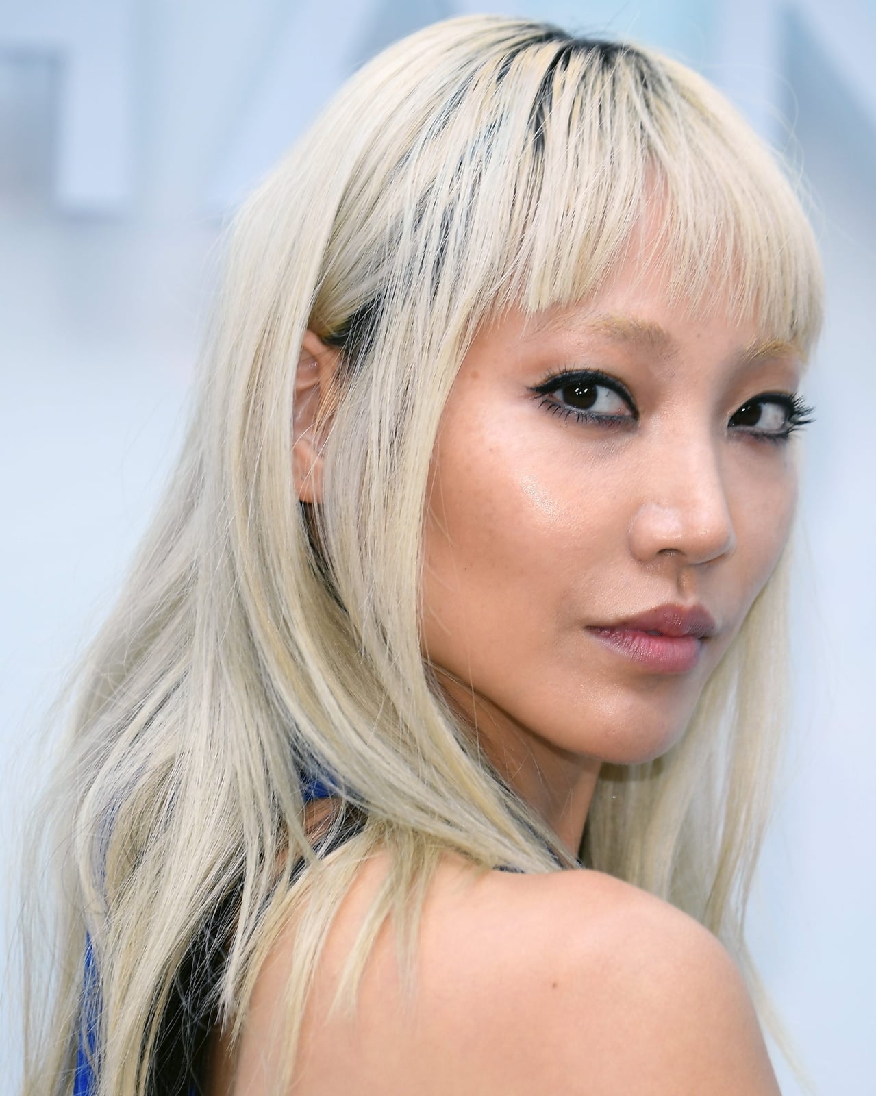 Mid-Back Length Straight Platinum Blonde With Blunt Bangs Mid-Back Length Straight Platinum Blonde With Blunt Bangs — Icy Blonde