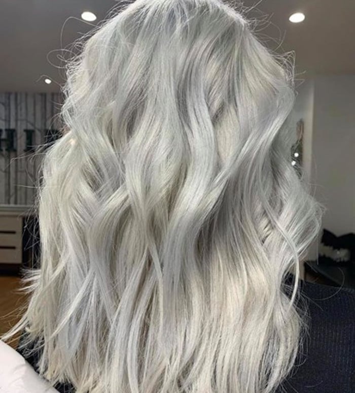 Mid-Back Length Wavy Icy Platinum Blonde, Layers Mid-Back Length Wavy Icy Platinum Blonde, Layers — Icy Blonde