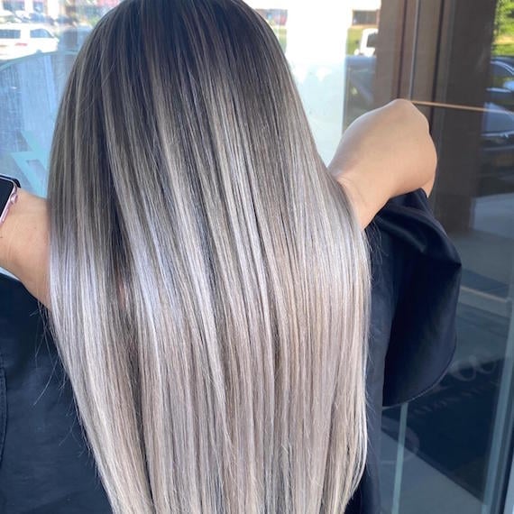 Mid-Back Length Thick Wavy Platinum Blonde Back View, Close-Up Take Mid-Back Length Thick Wavy Platinum Blonde Back View, Close-Up Take — Icy Blonde