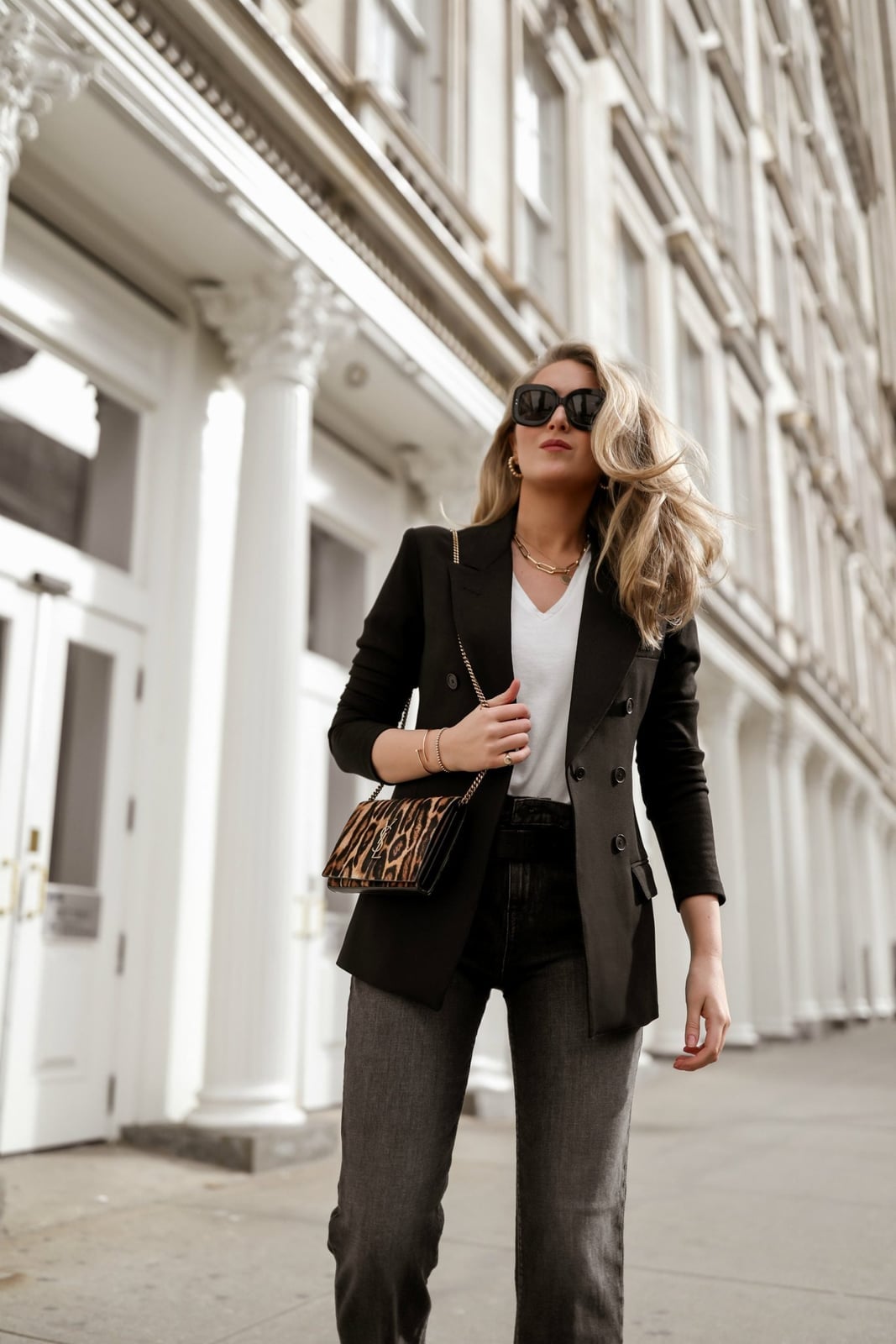 Black blazer with jeans for a casual interview Black blazer with jeans for a casual interview — Interview Outfits