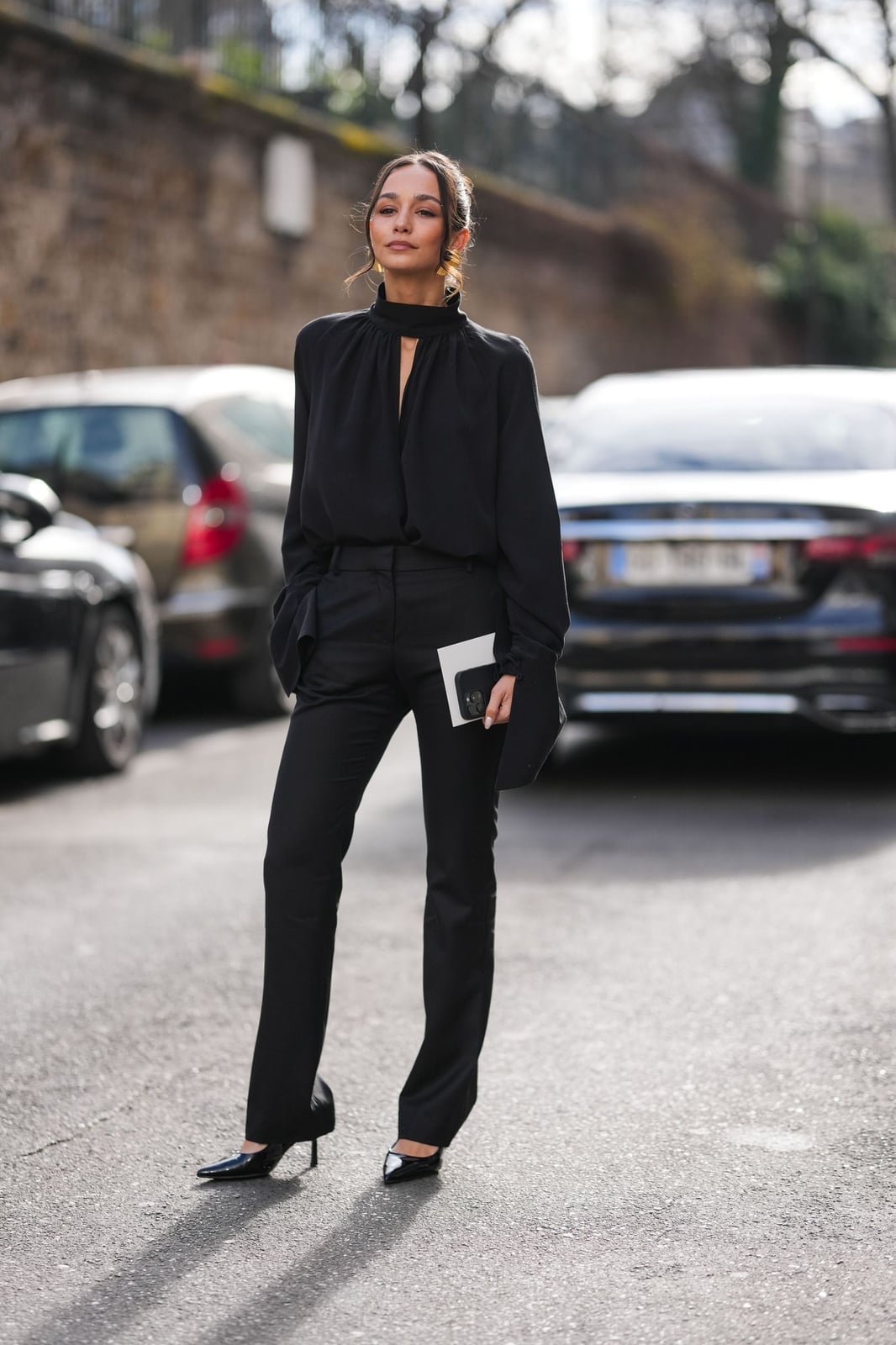 Monochromatic black high-neck blouse and trousers Monochromatic black high-neck blouse and trousers — Interview Outfits