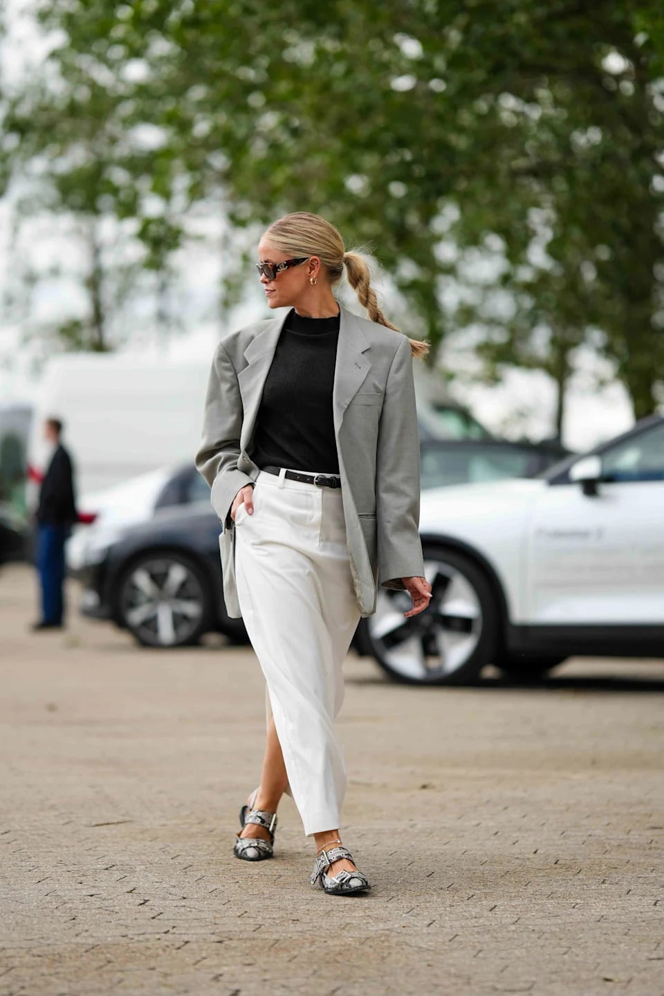 Oversized gray blazer over white trousers, Wool Blend Oversized gray blazer over white trousers, Wool Blend — Interview Outfits