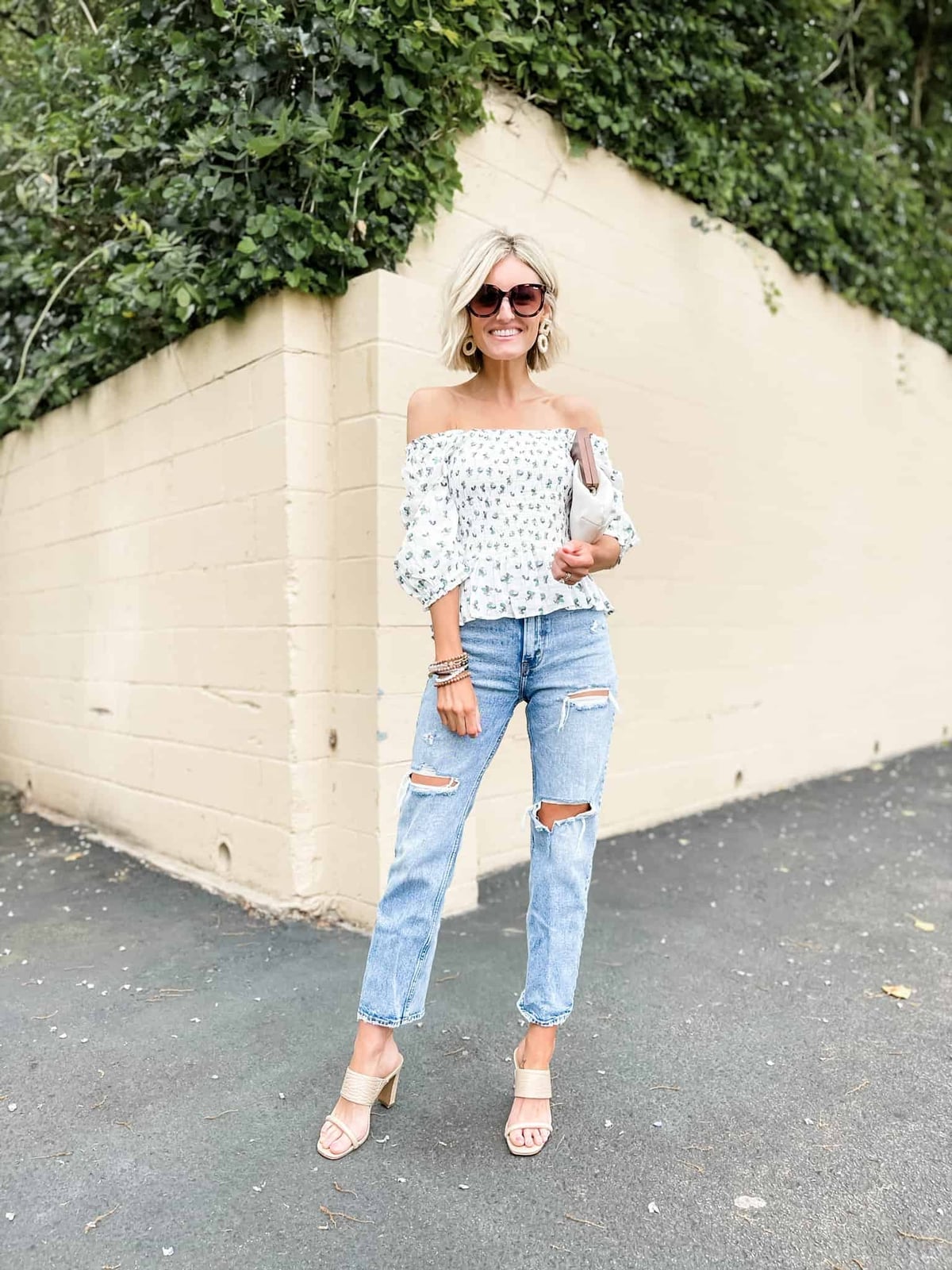 Floral Top With Ripped Jeans Floral Top With Ripped Jeans — It Girl Outfits