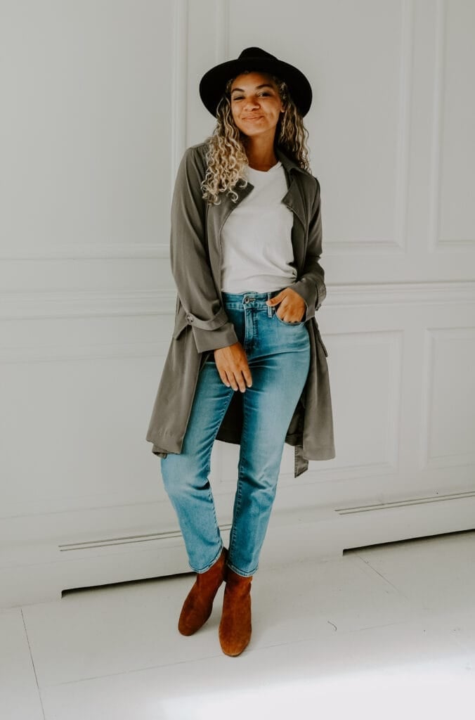 Trench Coat Over Tee and Jeans Trench Coat Over Tee and Jeans — It Girl Outfits