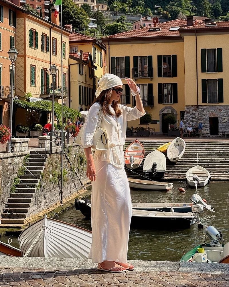 All White Long Sleeve Blouse and Maxi Skirt All White Long Sleeve Blouse and Maxi Skirt — Italian Outfits