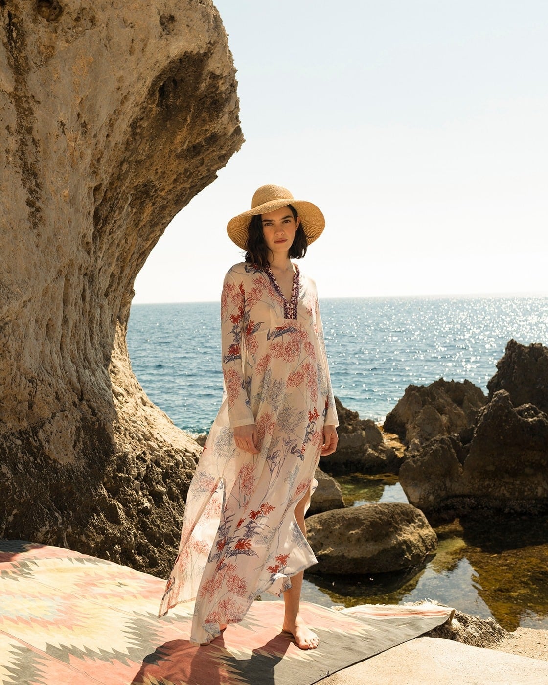 Flowy White Floral Maxi Dress for Beach Resort Flowy White Floral Maxi Dress for Beach Resort — Italian Outfits