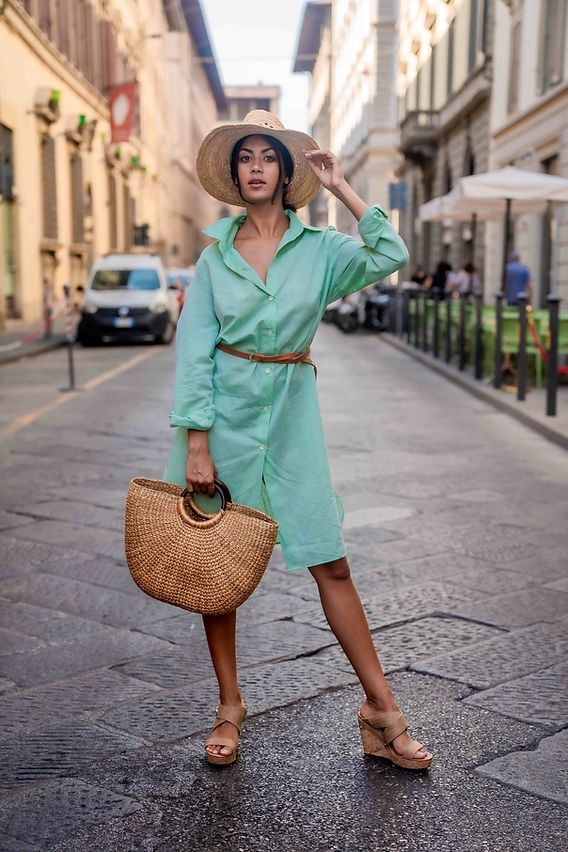Oversized Linen Shirt Dress Cinched with a Belt Oversized Linen Shirt Dress Cinched with a Belt — Italian Outfits