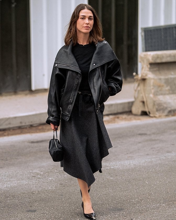 Oversized black leather jacket with gray skirt Oversized black leather jacket with gray skirt — Jacket Outfits