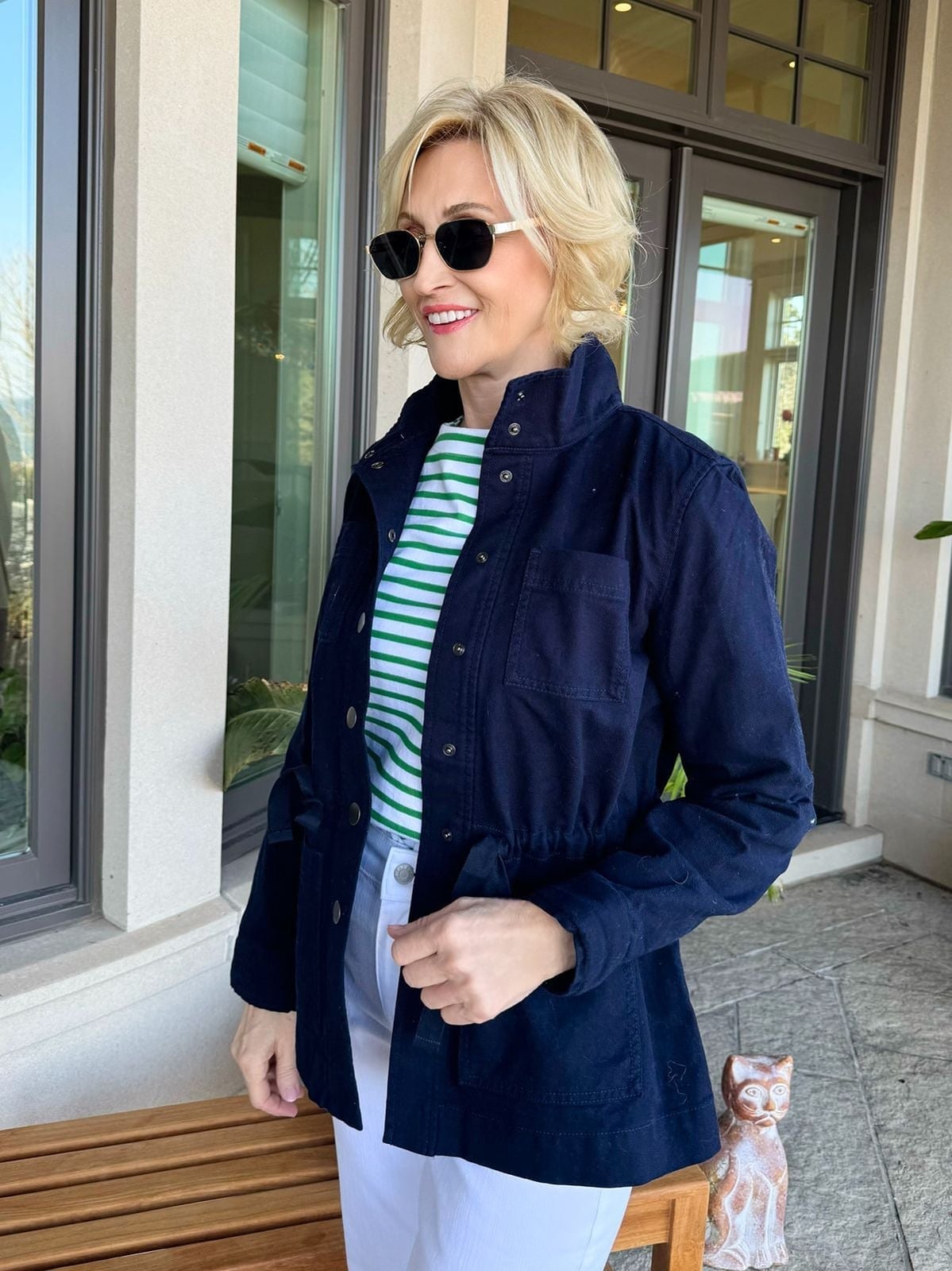 Navy utility jacket cinched at the waist Navy utility jacket cinched at the waist — Jacket Outfits