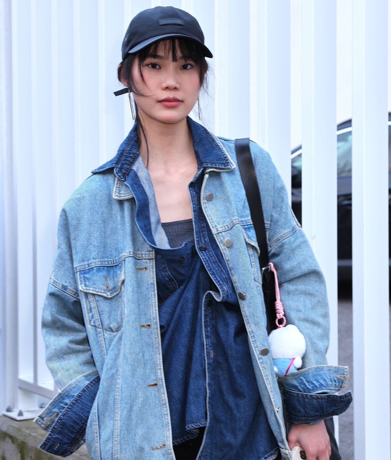 Oversized blue denim jacket over dark gray top Oversized blue denim jacket over dark gray top — Jacket Outfits