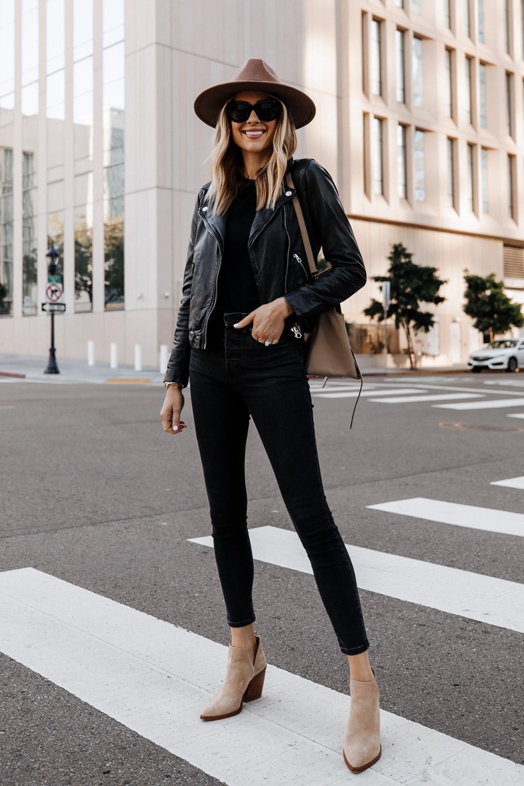 Black leather moto jacket with skinny jeans Black leather moto jacket with skinny jeans — Jacket Outfits