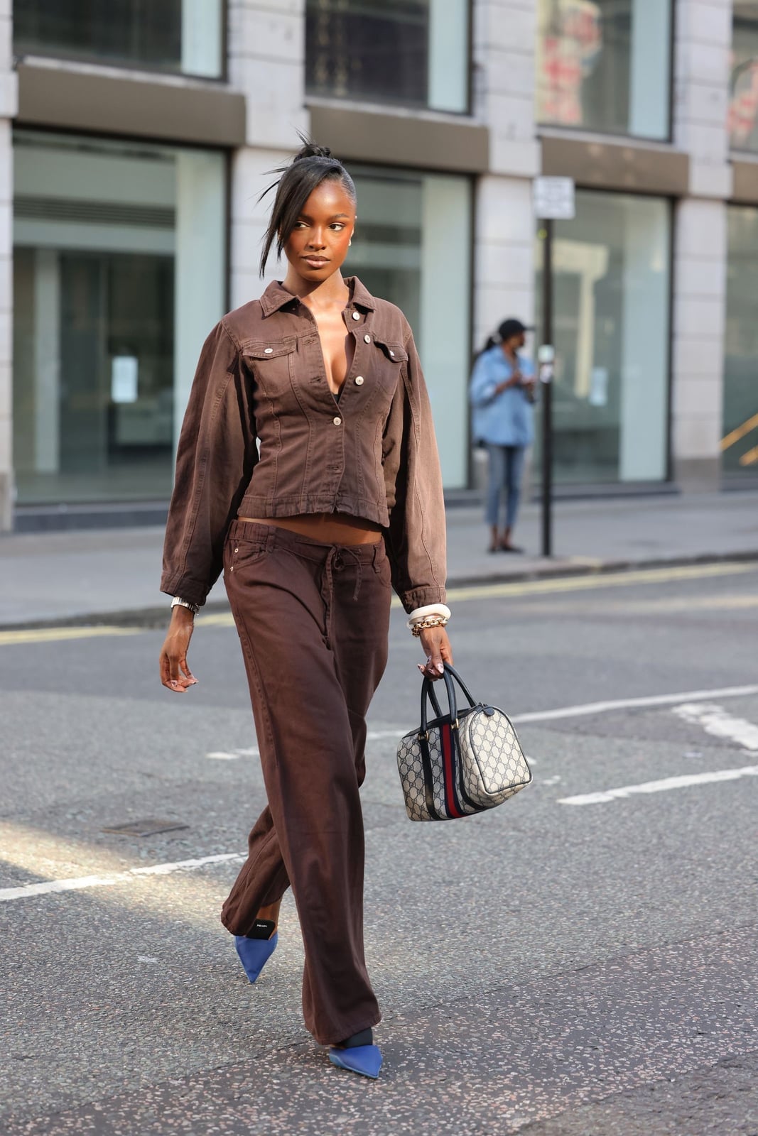 Brown cropped jacket with matching trousers Brown cropped jacket with matching trousers — Jacket Outfits