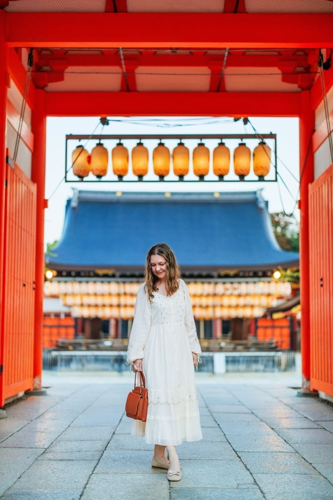 White tiered midi dress for sightseeing White tiered midi dress for sightseeing — Japan Outfits