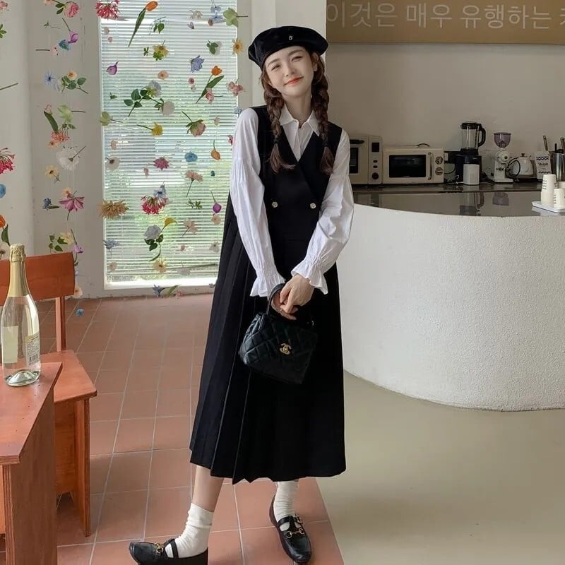 Vest dress over long-sleeve shirt with beret Vest dress over long-sleeve shirt with beret — Japan Outfits